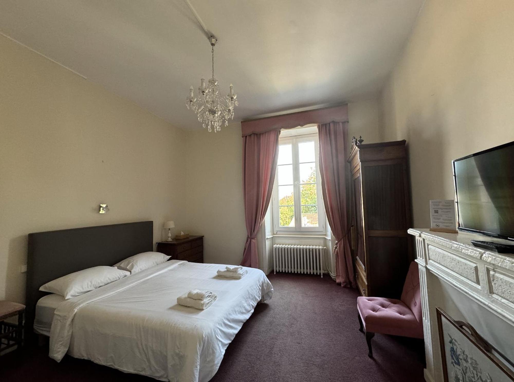 Hotel De France Et De Russie Thiviers Екстер'єр фото