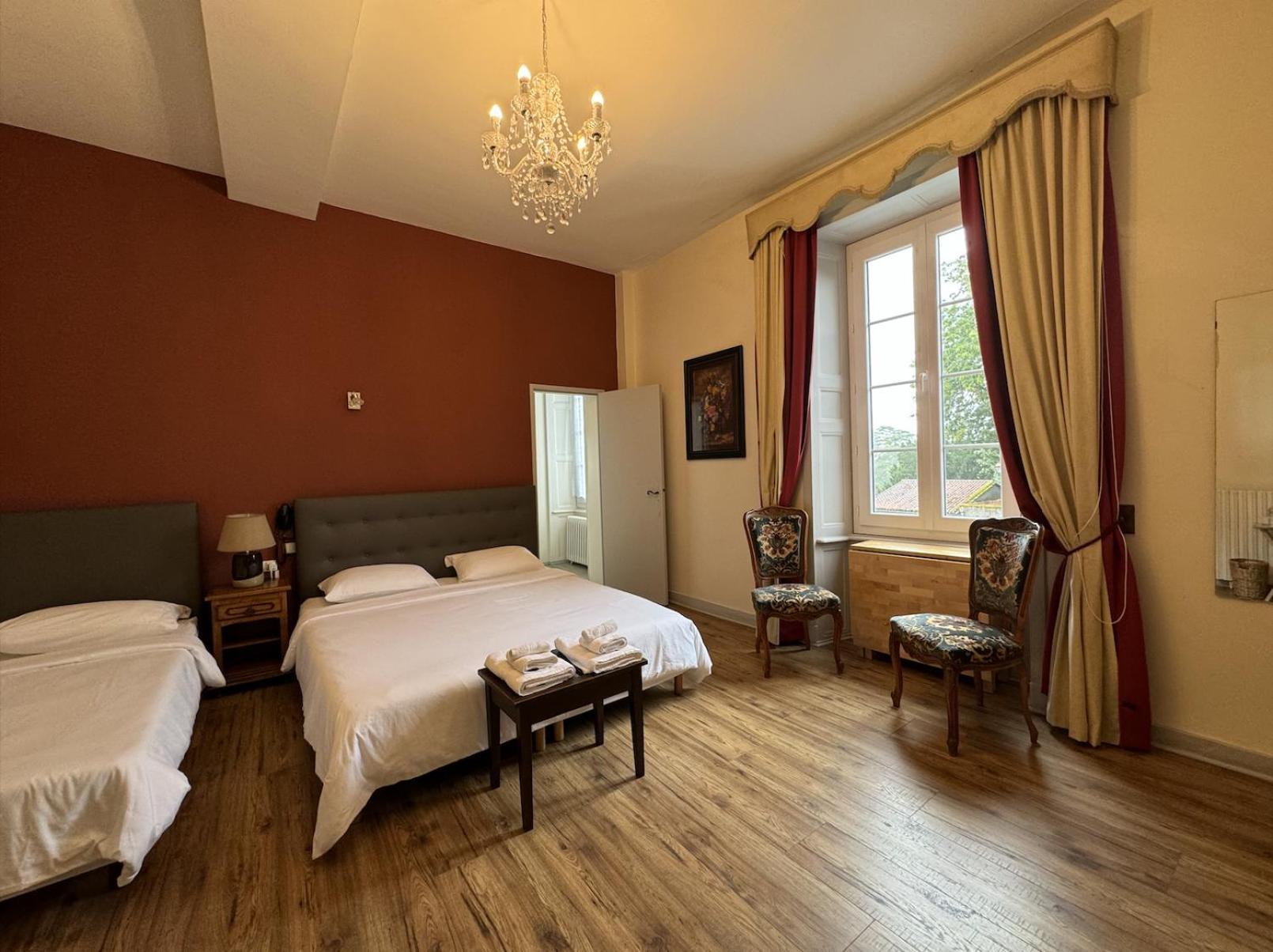 Hotel De France Et De Russie Thiviers Екстер'єр фото